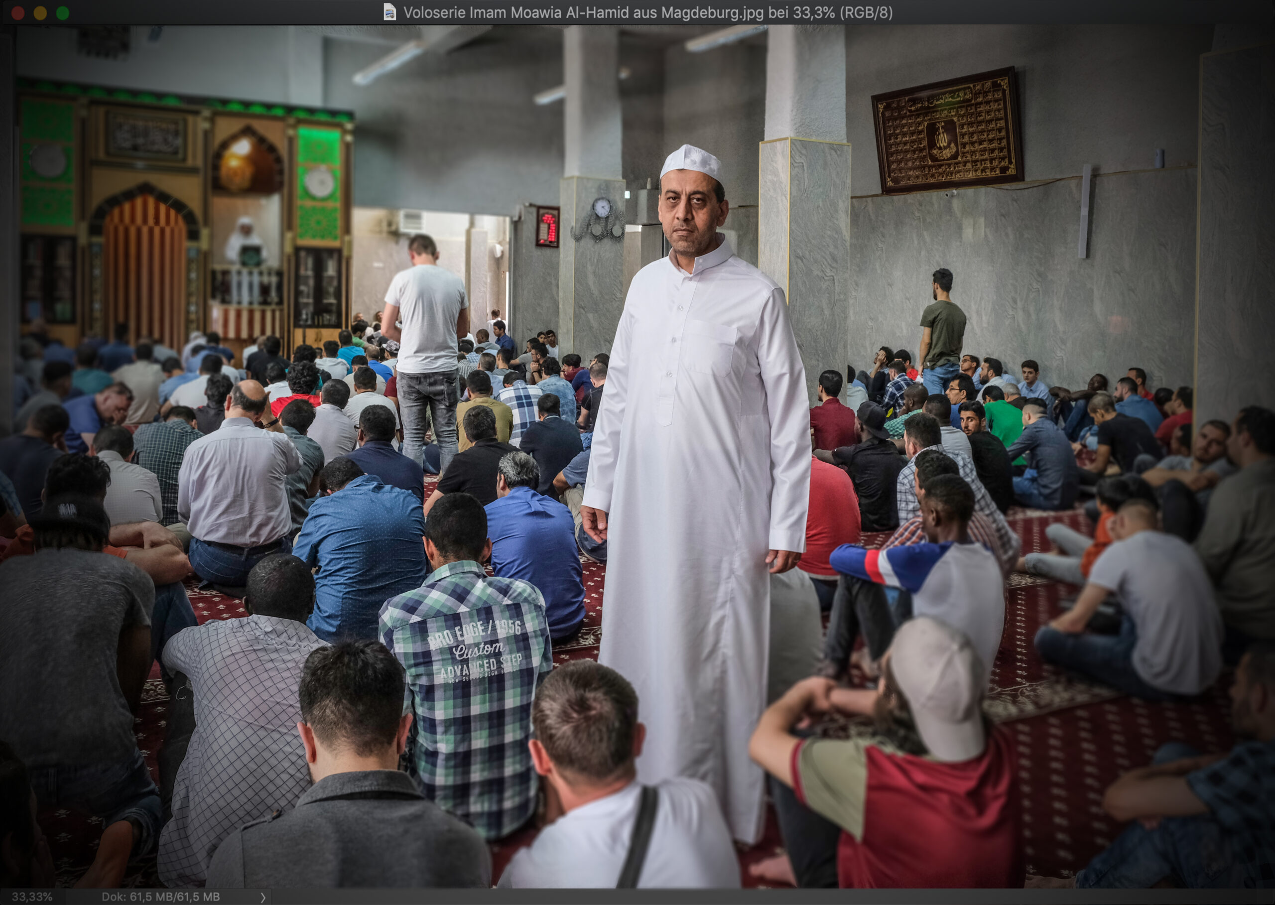 Bild von Imam Moawia Al-Hamid in einer Moschee in Magdeburg